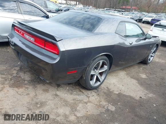 2014 Dodge Challenger R/T z VIN 2C3CDYBT7EH293104, wystawiony jako IAAI lot #41452435 z przebiegiem 49 728 mil mil oraz . Historia ofert i sprzedaży dostępna na DreamBid. Obrazek 4.