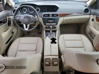 2013 Mercedes-Benz C 300 Sport z VIN WDDGF8AB6DR300385, wystawiony jako Copart lot #57798695 z przebiegiem 131 612 mil mil oraz Szkoda całkowita • Salvage title. Historia ofert i sprzedaży dostępna na DreamBid. Obrazek 8.