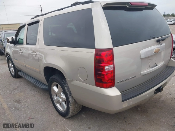 2007 Chevrolet Suburban LT with VIN 3GNFC16J77G130510, listed as a IAAI auction lot 41378042 with 152,459 mi miles. Bid and sale history available at carsss.com. Image 3.