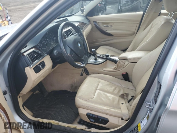 2013 BMW 3 Series 328i xDrive z VIN WBA3B5C54DJ598845, wystawiony jako Copart lot #62359705 z przebiegiem 116 699 mil mil oraz Szkoda całkowita • Salvage title. Historia ofert i sprzedaży dostępna na DreamBid. Obrazek 7.
