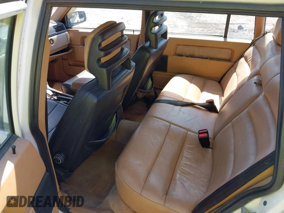 1991 Volvo 740 z VIN YV1FA8842M2506866, wystawiony jako IAAI lot #42076046 z przebiegiem 126 781 mil mil oraz . Historia ofert i sprzedaży dostępna na DreamBid. Obrazek 8.