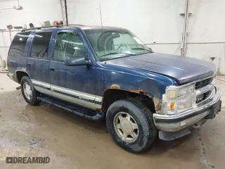 1997 Chevrolet Tahoe with VIN 1GNEK13RXVJ386600, listed as a IAAI auction lot 41917523 with 286,395 mi miles. Bid and sale history available at carsss.com. Image 1.
