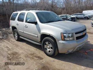 2007 Chevrolet Tahoe LT z VIN 1GNFK13047R121214, wystawiony jako IAAI lot #42001556 z przebiegiem 317 239 mil mil oraz . Historia ofert i sprzedaży dostępna na DreamBid. Obrazek 1.