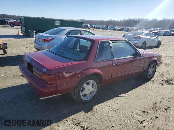 1993 Ford Mustang z VIN 1FACP40E4PF155840, wystawiony jako Copart lot #88301375 z przebiegiem 2 135 mil mil oraz Czysty tytuł • Clean title. Historia ofert i sprzedaży dostępna na DreamBid. Obrazek 3.
