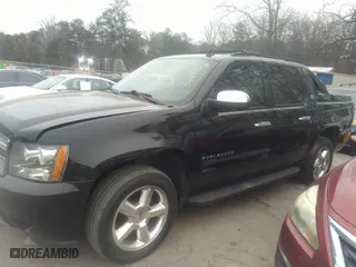 2013 Chevrolet Avalanche LS with VIN 3GNMCEE05DG364132, listed as a IAAI auction lot 41385609 with 144,007 mi miles. Bid and sale history available at carsss.com. Image 13.