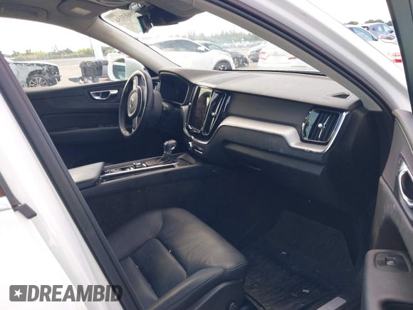 2021 Volvo XC60 Momentum with VIN YV4102DK6M1826828, listed as a IAAI auction lot 40603154 with 58,124 mi miles and . Bid and sale history available at DreamBid. Image 5.