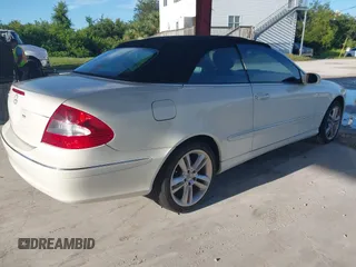 2007 Mercedes-Benz CLK 350 z VIN WDBTK56F17F221421, wystawiony jako IAAI lot #42605744 z przebiegiem 94 229 mil mil oraz . Historia ofert i sprzedaży dostępna na DreamBid. Obrazek 4.
