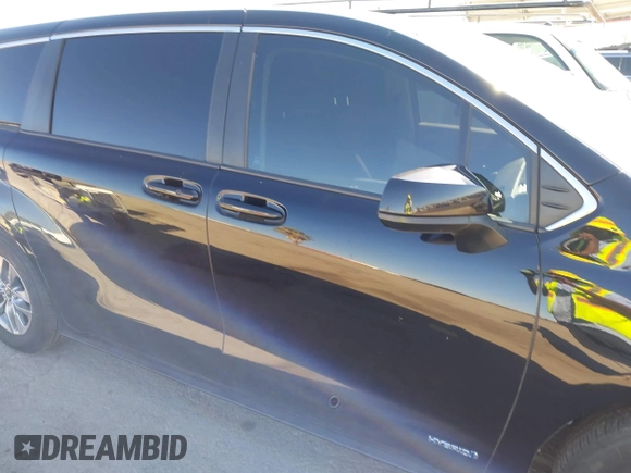 2021 Toyota Sienna LE with VIN 5TDKRKEC5MS043913, listed as a IAAI auction lot 40141863 with 89,439 mi miles. Bid and sale history available at carsss.com. Image 13.