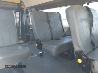 2012 Ford Econoline Cargo Commercial z VIN 1FTNS2EW8CDA92514, wystawiony jako IAAI lot #42455632 z przebiegiem 280 019 mil mil oraz . Historia ofert i sprzedaży dostępna na DreamBid. Obrazek 8.