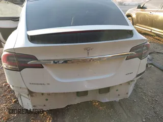 2017 Tesla Model X 90D z VIN 5YJXCBE20HF050017, wystawiony jako IAAI lot #41145641 z przebiegiem Nie podano mil oraz . Historia ofert i sprzedaży dostępna na DreamBid. Obrazek 6.