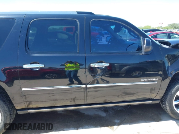 2011 GMC Yukon XL Denali z VIN 1GKS2MEFXBR332506, wystawiony jako IAAI lot #41954317 z przebiegiem 178 036 mil mil oraz . Historia ofert i sprzedaży dostępna na DreamBid. Obrazek 14.