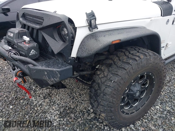 2014 Jeep Wrangler Unlimited Sahara with VIN 1C4BJWEG1EL127232, listed as a IAAI auction lot 41847368 with 109,975 mi miles. Bid and sale history available at carsss.com. Image 6.