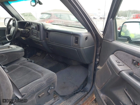 2002 Chevrolet Silverado 1500 LT with VIN 2GCEK19T121402054, listed as a IAAI auction lot 42017434 with 224,970 mi miles. Bid and sale history available at carsss.com. Image 5.
