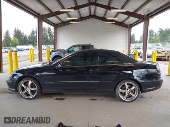 2005 Mercedes-Benz CLK 500 with VIN WDBTK75J55F139609, listed as a IAAI auction lot 42232645 with 136,367 mi miles and . Bid and sale history available at DreamBid. Image 14.