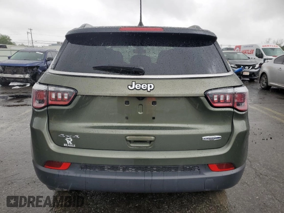 2019 Jeep Compass Latitude z VIN 3C4NJDBB8KT674296, wystawiony jako Copart lot #57901855 z przebiegiem 76 339 mil mil oraz Szkoda całkowita • Salvage title. Historia ofert i sprzedaży dostępna na DreamBid. Obrazek 6.