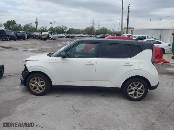 2024 Kia Soul LX with VIN KNDJ23AU6R7227747, listed as a IAAI auction lot 41727375 with 16,409 mi miles. Bid and sale history available at carsss.com. Image 15.