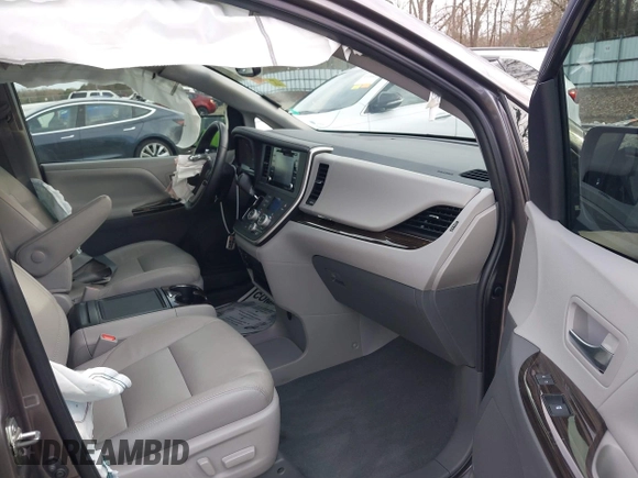 2020 Toyota Sienna XLE Auto Access Seat with VIN 5TDYZ3DCXLS074767, listed as a IAAI auction lot 41584795 with 73,568 mi miles. Bid and sale history available at carsss.com. Image 5.