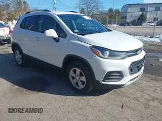 2022 Chevrolet Trax LT with VIN KL7CJPSM8NB517820, listed as a IAAI auction lot 41595783 with 49,101 mi miles. Bid and sale history available at carsss.com. Image 1.