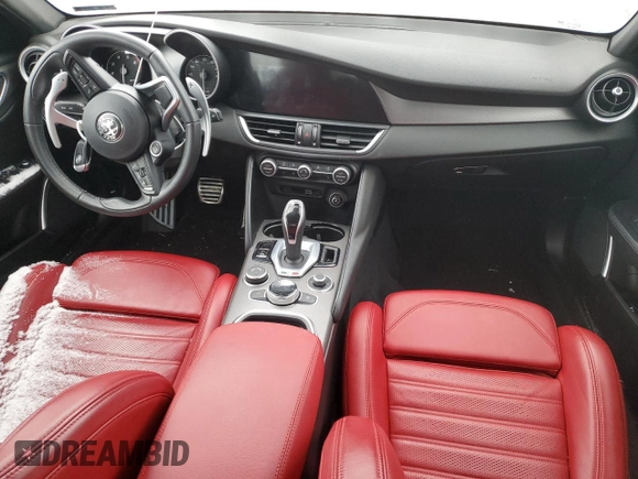 2022 Alfa Romeo Giulia Veloce z VIN ZARFANBN4N7659801, wystawiony jako Copart lot #88712265 z przebiegiem Nie podano mil oraz Czysty tytuł • Clean title. Historia ofert i sprzedaży dostępna na DreamBid. Obrazek 8.