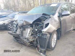 2011 Toyota Sienna XLE AAS with VIN 5TDYK3DC2BS093980, listed as a IAAI auction lot 42064568 with 196,893 mi miles. Bid and sale history available at carsss.com. Image 6.