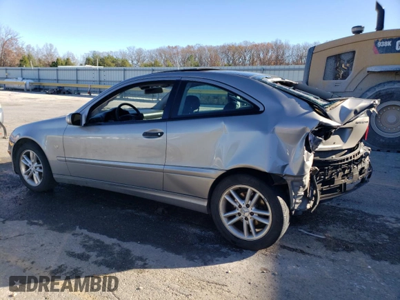 2003 Mercedes-Benz C 230 Kompressor z VIN WDBRN40J93A457704, wystawiony jako Copart lot #81744394 z przebiegiem 158 288 mil mil oraz Szkoda całkowita • Salvage title. Historia ofert i sprzedaży dostępna na DreamBid. Obrazek 2.