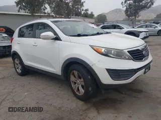 2013 Kia Sportage LX with VIN KNDPB3A29D7368667, listed as a IAAI auction lot 42046148 with 225,849 mi miles. Bid and sale history available at carsss.com. Image 1.