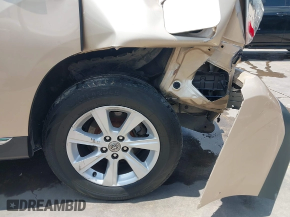 2011 Toyota Highlander z VIN 5TDBK3EH2BS042799, wystawiony jako IAAI lot #39900598 z przebiegiem 232 331 mil mil oraz . Historia ofert i sprzedaży dostępna na DreamBid. Obrazek 20.