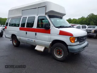 2005 Ford Econoline Cargo z VIN 1FTNS24W45HA25714, wystawiony jako IAAI lot #42434486 z przebiegiem 298 437 mil mil oraz . Historia ofert i sprzedaży dostępna na DreamBid. Obrazek 1.
