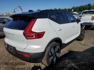 2024 Volvo XC40 Plus z VIN YV4ER3XL8R2244524, wystawiony jako Copart lot #67771074 z przebiegiem 1 357 mil mil oraz Czysty tytuł • Clean title. Historia ofert i sprzedaży dostępna na DreamBid. Obrazek 3.