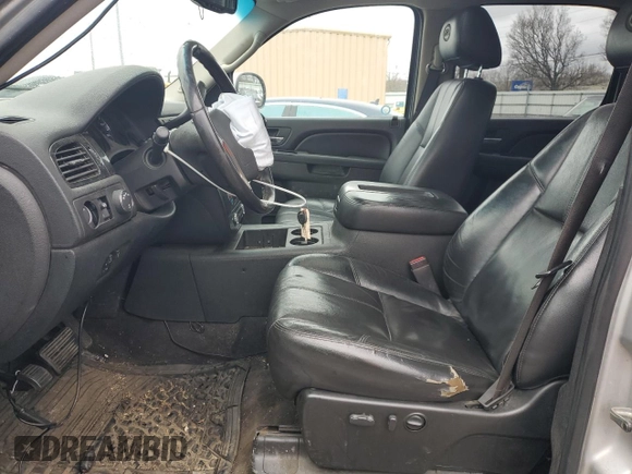 2010 GMC Sierra 1500 SLT z VIN 3GTRKWE31AG137534, wystawiony jako Copart lot #49826025 z przebiegiem 161 308 mil mil oraz Szkoda całkowita • Salvage title. Historia ofert i sprzedaży dostępna na DreamBid. Obrazek 7.