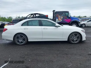 2020 Mercedes-Benz E 350 с VIN WDDZF8EB1LA721611, выставлен на аукционе IAAI как лот 42242033 с пробегом 70 642 миль миль и . История ставок и продаж доступна на DreamBid. Изображение 13.