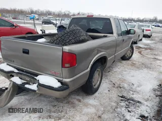 2003 GMC Sonoma SLS with VIN 1GTCS19X738237992, listed as a IAAI auction lot 41345031 with 154,597 mi miles. Bid and sale history available at carsss.com. Image 4.