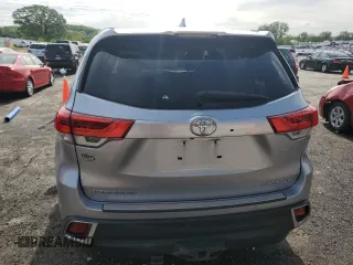 2018 Toyota Highlander Limited z VIN 5TDDZRFH7JS812998, wystawiony jako Copart lot #57641925 z przebiegiem 150 027 mil mil oraz Czysty tytuł • Clean title. Historia ofert i sprzedaży dostępna na DreamBid. Obrazek 6.