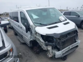 2017 Ford Transit XL z VIN 1FBZX2YM1HKA98823, wystawiony jako IAAI lot #42066291 z przebiegiem 100 011 mil mil oraz . Historia ofert i sprzedaży dostępna na DreamBid. Obrazek 1.