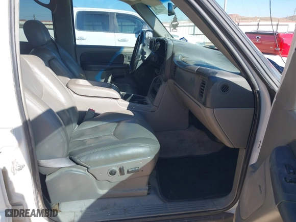 2003 Chevrolet Tahoe LS with VIN 1GNEC13Z43R282194, listed as a IAAI auction lot 41363024 with 207,135 mi miles. Bid and sale history available at carsss.com. Image 5.