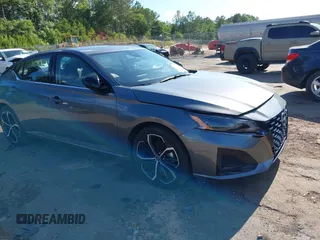 2024 Nissan Altima SR z VIN 1N4BL4CV7RN391989, wystawiony jako IAAI lot #42373504 z przebiegiem 34 653 mil mil oraz . Historia ofert i sprzedaży dostępna na DreamBid. Obrazek 1.