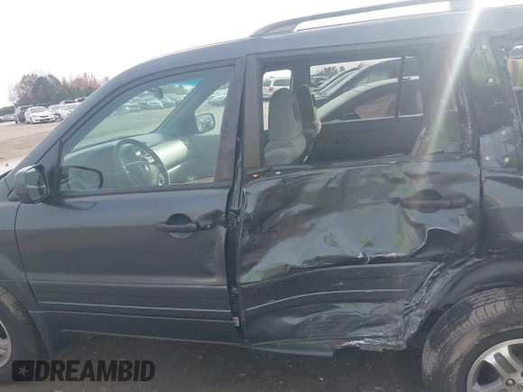 2004 Honda Pilot EX with VIN 2HKYF184X4H590442, listed as a IAAI auction lot 40968680 with 224,892 mi miles. Bid and sale history available at carsss.com. Image 14.