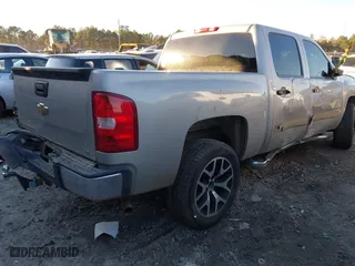 2007 Chevrolet Silverado 1500 LT w/1LT with VIN 2GCEC13C371610255, listed as a IAAI auction lot 41343352 with 191,077 mi miles. Bid and sale history available at carsss.com. Image 4.