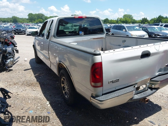 2000 Ford F-150 XL z VIN 1FTRX17L7YKA82690, wystawiony jako IAAI lot #42597325 z przebiegiem Nie podano mil oraz . Historia ofert i sprzedaży dostępna na DreamBid. Obrazek 3.