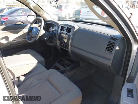 2006 Dodge Dakota SLT with VIN 1D7HW48N26S710819, listed as a IAAI auction lot 41691700 with 110,269 mi miles. Bid and sale history available at carsss.com. Image 5.