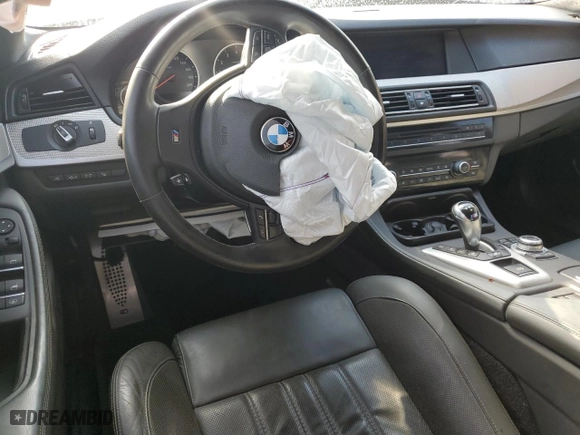 2013 BMW M5 with VIN WBSFV9C54DC772750, listed as a Copart auction lot 77979124 with NaN miles and Salvage Title. Bid and sale history available at carsss.com. Image 8.