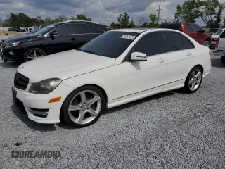 2013 Mercedes-Benz C 300 Sport z VIN WDDGF8AB9DR255930, wystawiony jako Copart lot #56257525 z przebiegiem 188 080 mil mil oraz Czysty tytuł • Clean title. Historia ofert i sprzedaży dostępna na DreamBid. Obrazek 1.