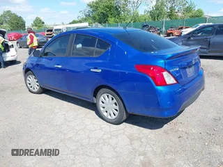 2017 Nissan Versa SV z VIN 3N1CN7AP1HL895731, wystawiony jako IAAI lot #42279393 z przebiegiem 94 040 mil mil oraz . Historia ofert i sprzedaży dostępna na DreamBid. Obrazek 3.