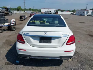 2017 Mercedes-Benz E 300 Luxury с VIN WDDZF4KB3HA058028, выставлен на аукционе IAAI как лот 42604102 с пробегом 70 078 миль миль и . История ставок и продаж доступна на DreamBid. Изображение 17.