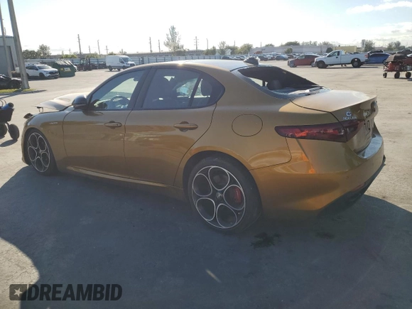 2023 Alfa Romeo Giulia Veloce z VIN ZARFAMBN9P7668555, wystawiony jako Copart lot #82284124 z przebiegiem 14 296 mil mil oraz Nie do naprawy. Historia ofert i sprzedaży dostępna na DreamBid. Obrazek 2.