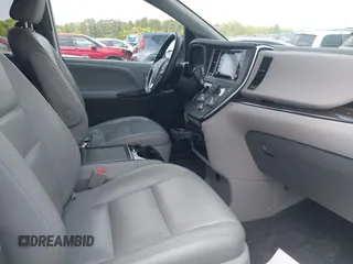 2019 Toyota Sienna XLE Auto Access Seat with VIN 5TDYZ3DC3KS970200, listed as a IAAI auction lot 42007928 with 64,023 mi miles. Bid and sale history available at carsss.com. Image 5.