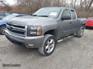 2007 Chevrolet Silverado 1500 LT w/1LT with VIN 1GCEK19077Z500980, listed as a IAAI auction lot 41526401 with 270,957 mi miles. Bid and sale history available at carsss.com. Image 17.