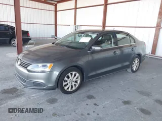 2013 Volkswagen Jetta SE z VIN 3VWDX7AJ3DM254962, wystawiony jako IAAI lot #41753707 z przebiegiem 125 225 mil mil oraz . Historia ofert i sprzedaży dostępna na DreamBid. Obrazek 2.