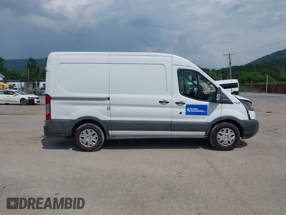 2018 Ford Transit z VIN 1FTYE1CM1JKA97062, wystawiony jako IAAI lot #42728269 z przebiegiem 103 586 mil mil oraz . Historia ofert i sprzedaży dostępna na DreamBid. Obrazek 13.