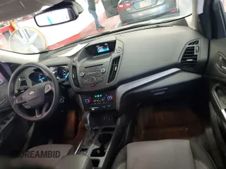 2018 Ford Escape SE z VIN 1FMCU9GD3JUC13075, wystawiony jako IAAI lot #42537659 z przebiegiem 77 270 mil mil oraz . Historia ofert i sprzedaży dostępna na DreamBid. Obrazek 1.